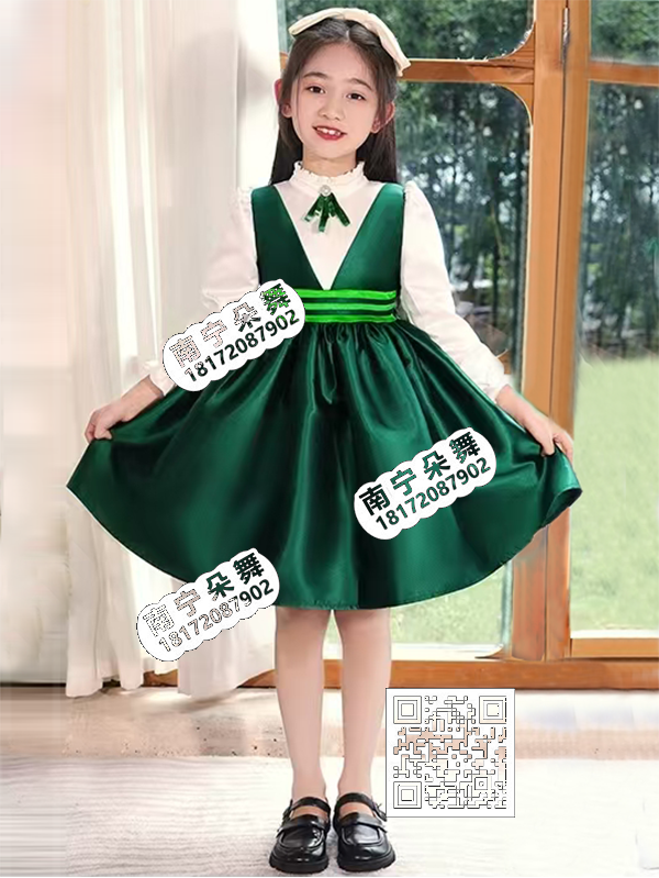 绿色V领白衬衫短裙女童