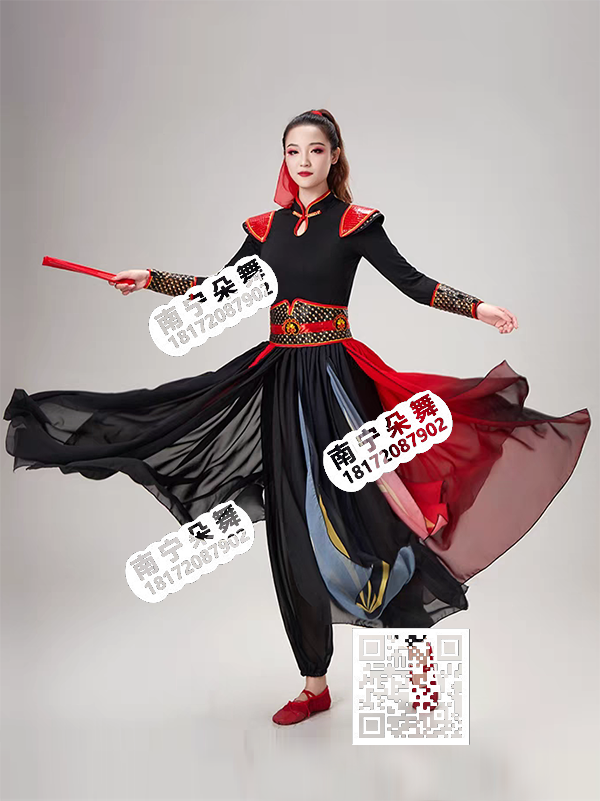 黑衣裤红肩腰带飘逸女侠雪龙吟古典