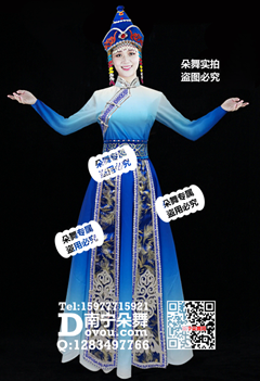 蓝白渐变蒙古长裙