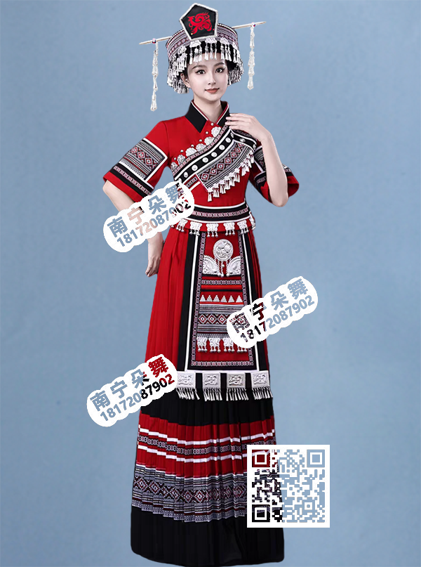 红色斜襟银饰黑边黑领仫佬族女长裙