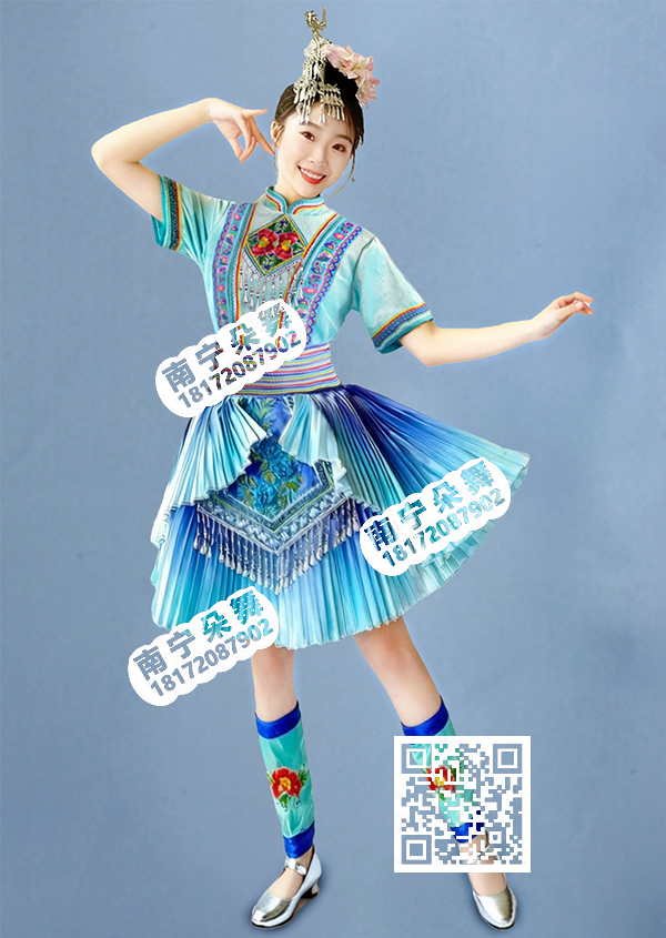 天蓝双层渐变百褶民族短裙