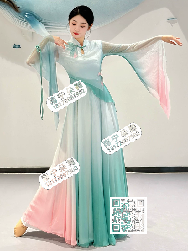 绿粉渐变烟雨江南古典女装