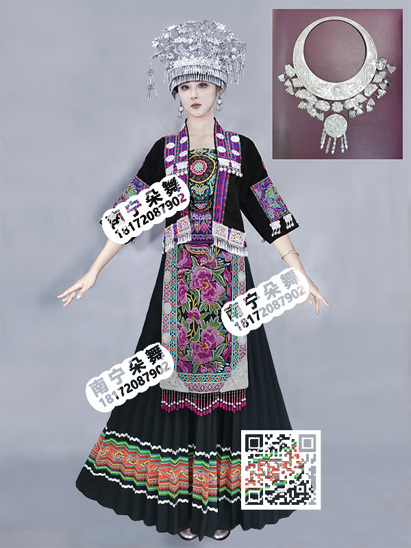 黑衣蓝裙百褶苗族长裙